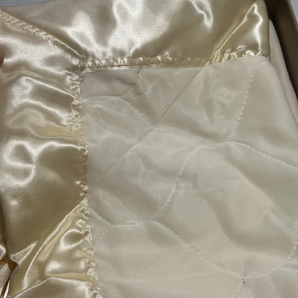 NOS Vtg 50s CelaCloud Baby Crib Blanket Cream Satin Trim Quilted w/Bunny Rattle